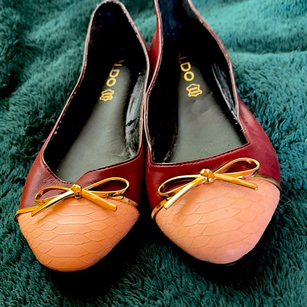 Aldo | Maroon Pink Gold Bow Flats